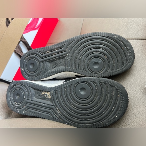 Nike air shoes-5y-boys - Picture 3 of 6